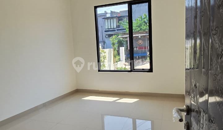RUMAH 2 LANTAI 4 KAMAR TIDUR 5 MENIT KE PINTU TOL JATIASIH BEBAS BANJIR