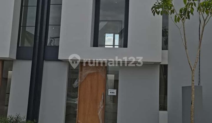  For Sale - Rumah Cantik di Raya Menganti, Sidowungu  Lokasi strategis di pinggir jalan utama, akses mudah ke berbagai fasilitas!