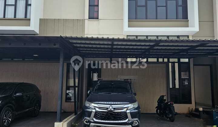 For Sale: Hook House in Semayang Asya JGC Cakung Cluster