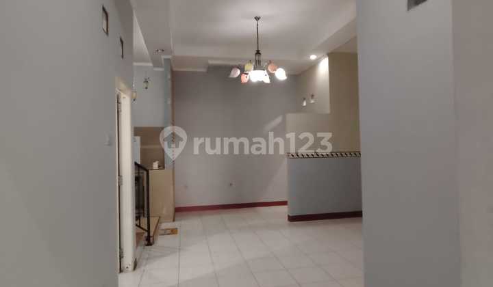 Dijual Rumah Cantik Di Cluster Taman Sari Kota Harapan Indah 2