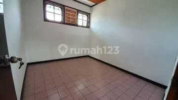 Kesempatan Langka Rumah Strategis Jakarta Barat! Kesempatan Langka Rumah Strategis Jakarta Barat!
