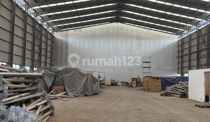 Good Warehouse by the Highway Near Grand Wisata, Tambun. Bekasi