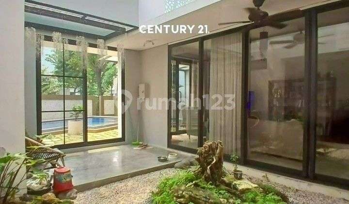 Fully Furnished Hook House with Swimming Pool in Kebayoran 6513