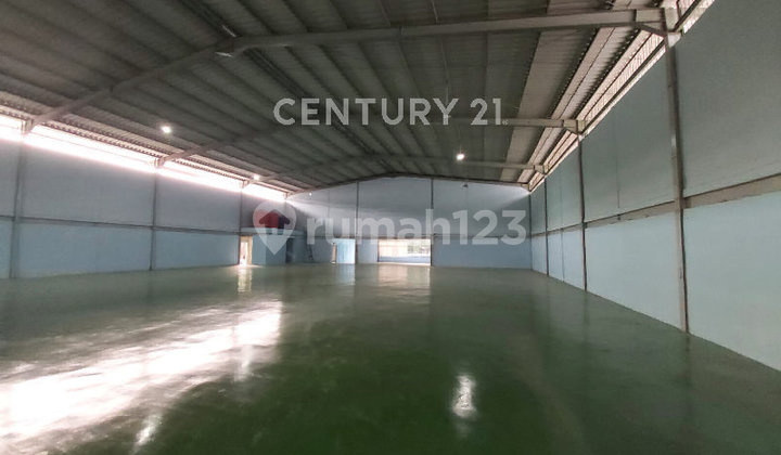 Ready-to-Use Warehouse / Factory with Epoxy Floor & Alderon Roof in Cikarang