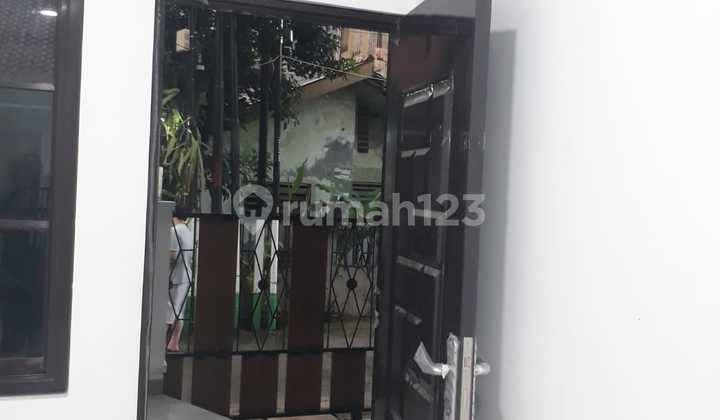 3-Story Strategic House Near Jatiwarna Toll Road. Bekasi 2