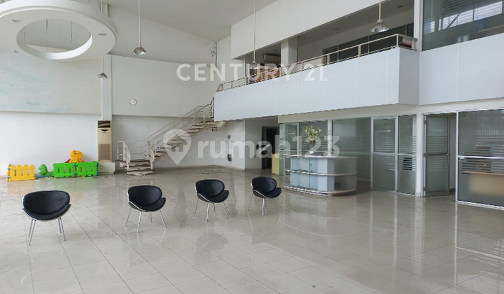 Car Ex Showroom in Jatinegara, East Jakarta