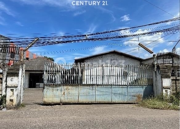 Warehouse Strategically Located on the Side of Serang Banten Road