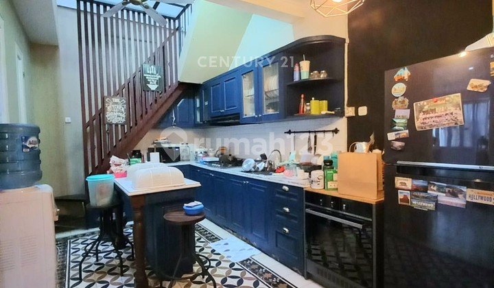 Rumah 2.5Lt+ Rooftop di Puri Bintaro 9. Tangerang. Hadap Utara