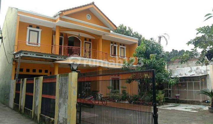 Rumah 2Lt Kokoh Halaman Luas Dekat Tol Bintara dan Stasiun Cakung