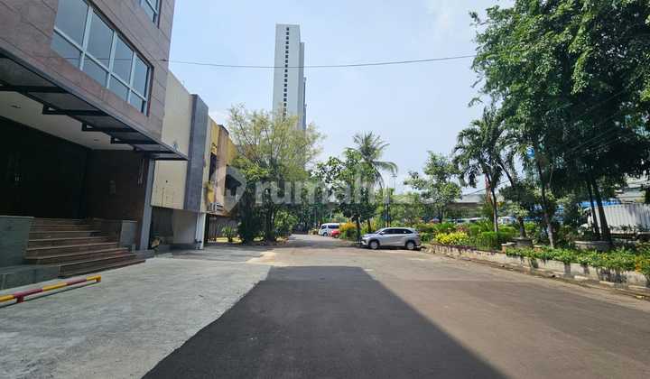 3-Storey Shop House in Pulomas Shopping Center, East Jakarta, Strategic Location 2