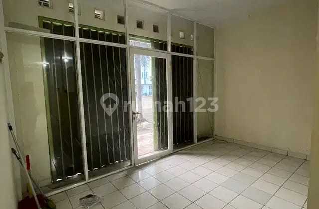 Hot Deal! Affordable 2.5-Story Shophouse in Mutiara Taman Palem, West Jakarta – Strategic Location Hot Deal! Affordable 2.5-Story Shophouse in Mutiara Taman Palem, West Jakarta – Strategic Location