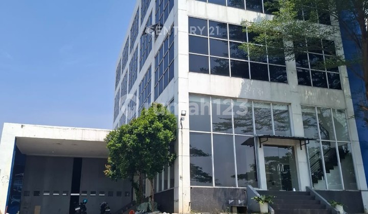 For Rent Building On Main Street Suitable For Office