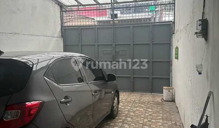 Turun Harga! Rumah Nyaman 3 Lantai di Jelambar - Jakarta Barat Turun Harga! Rumah Nyaman 3 Lantai di Jelambar - Jakarta Barat