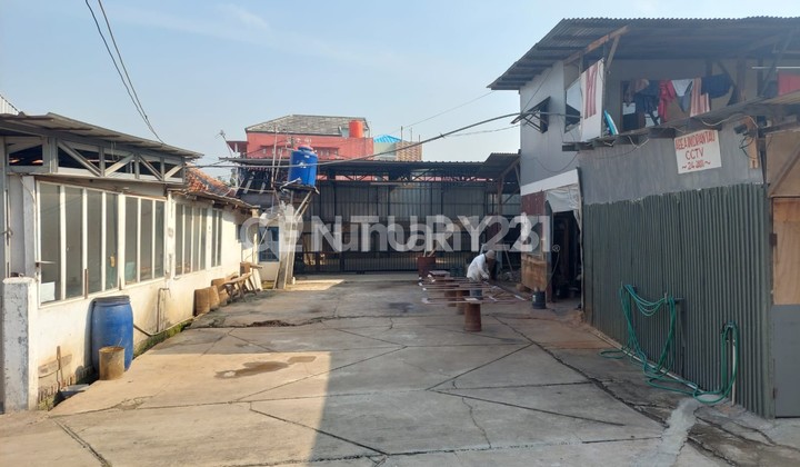 Land and Building for Rent on Raya Pulo Gebang, East Jakarta