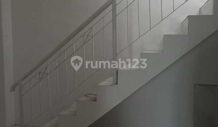 3.5-Story Shop House in Taman Harapan Baru - Strategic Location 2