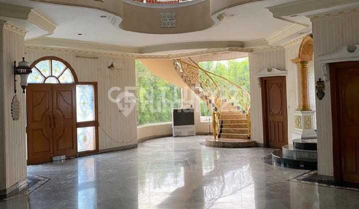 Mega Luxury House Siap Huni di Villa Gading - LT 700 M², LB 1.400 M², 11 Kt 2