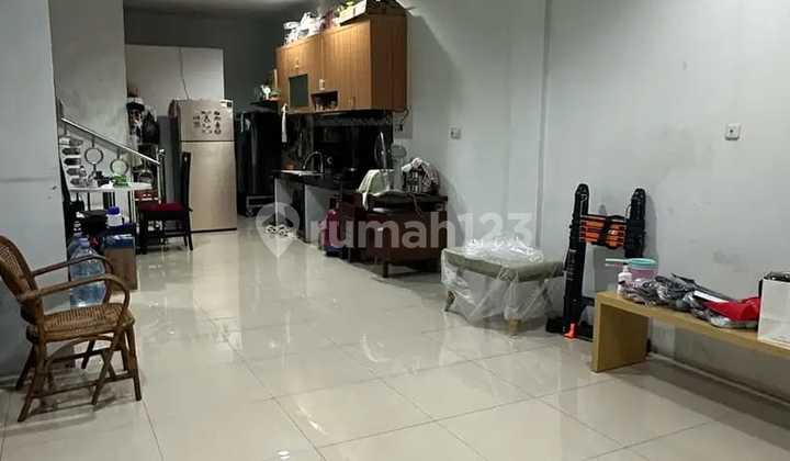 Turun Harga! Rumah Nyaman 3 Lantai di Jelambar - Jakarta Barat 2