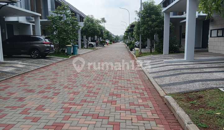 3-Storey House with Chill Attic Room in Westeria Metland, Ujung Menteng, Cakung, East Jakarta 2