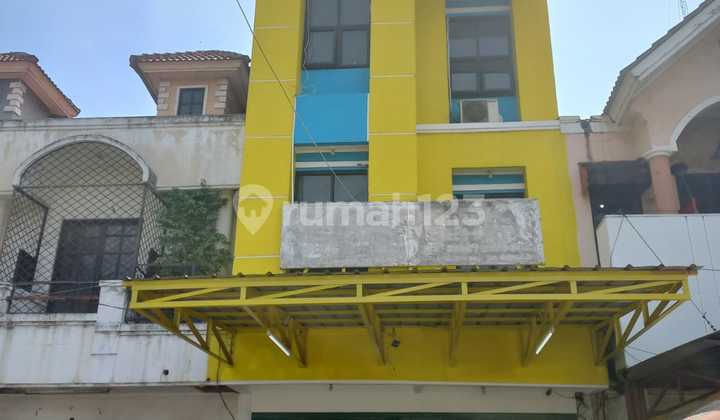 For Rent: 3.5-Story Shop House in Taman Harapan Baru, Bekasi 1