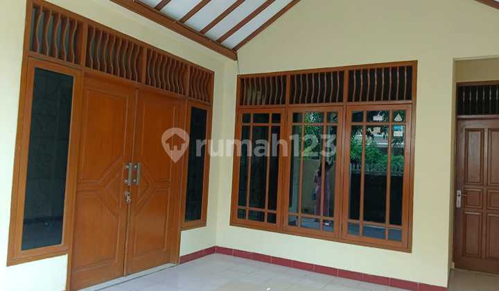Disewakan! Rumah Cantik di Harapan Indah - Akses Mudah ke Jakarta 2