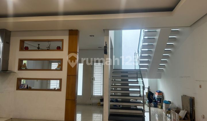 Rumah Siap Huni 3 Lantai di Grisenda, Jakarta Utara 2
