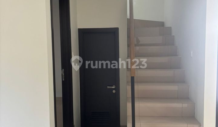 Disewakan Rumah 2 Lantai Summarecon Gading - Siap Huni, 3 Kamar Tidur 2