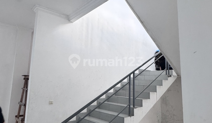 2 Ruko Gandeng Pinggir Jalan Poros Strategis Akses Parkir Lebar 2