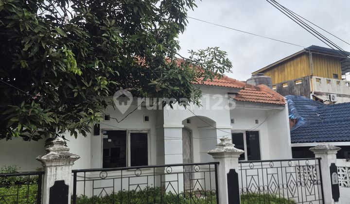 Rumah Sederhana Posisi Sudut Butuh Renovasi Dibekali Lahan Luas Rumah Sederhana Posisi Sudut Butuh Renovasi Dibekali Lahan Luas