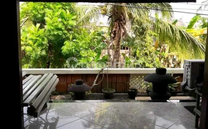 House With Spacious Yard Location in the Center of Balikpapan City