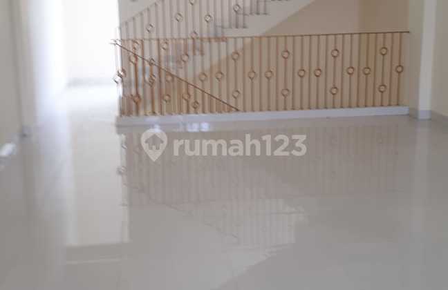 Rented 2.5-Story Shop in Duren Sawit, East Jakarta 2