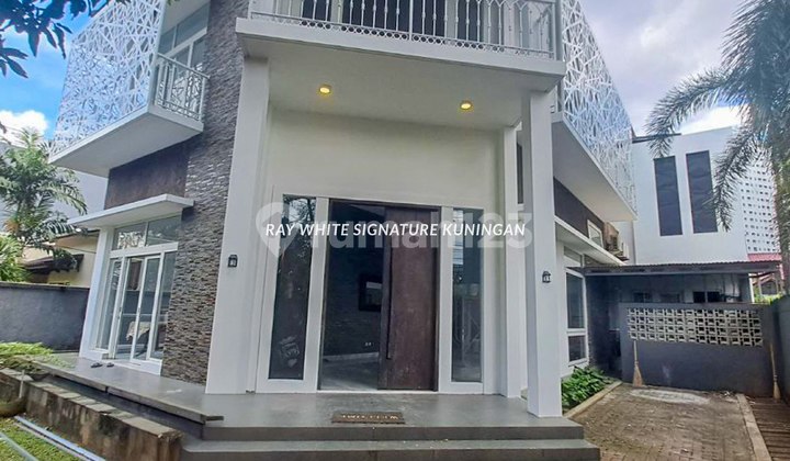 Rumah 2 Lantai Siap Huni di Komplek Perhubungan Udara Cempaka Putih - Lokasi Strategis & Nyaman