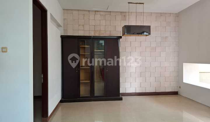 Rumah siap Huni 2.5 Lantai di Tebet Barat  2