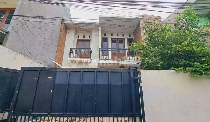 Rumah 3 Lantai Siap Huni di Kalibata Tengah - Lokasi Strategis Cocok untuk Kost atau Investasi!