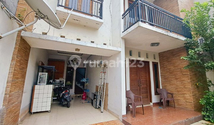 3-Storey Ready-to-Occupy House in Central Kalibata - Strategic Location Ideal for Boarding House or Investment! 2
