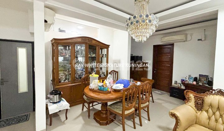 Kost Eksklusif 3 Lantai Bangunan Baru, Akses Mudah Area Setiabudi 2