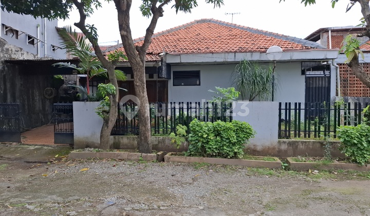 For Sale Strategic House in Pondok Gede - Jl Raya Housing Blok M No 5, Comfortable Location & Easy Access to Jakarta