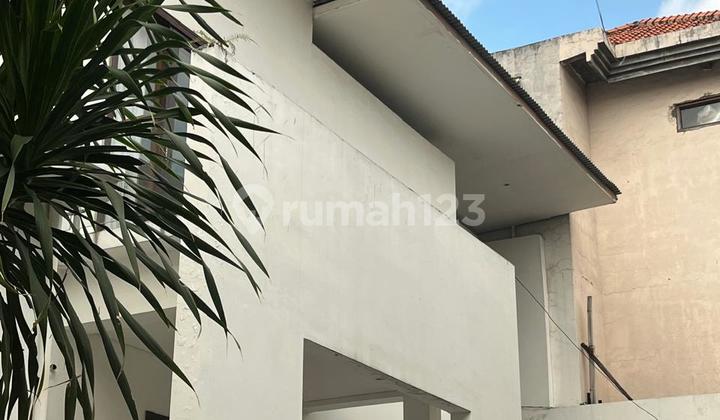 Rumah Bagus Strategis Daerah Renon Di Jual Tt