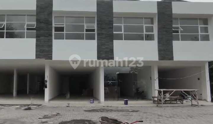New Strategic Shop House for Rent, Minimum 3 Years in Dalung