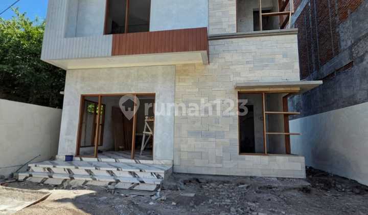 Rumah Baru 2 Lantai Strategis Disewakan  1