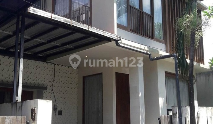 Rumah Furnished Tengah Kota Strategis di Renon Tt