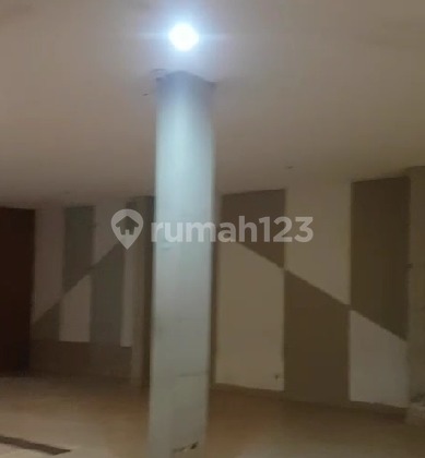 Ruang-usaha Di Kuta 600.0 M² Unfurnished Tt