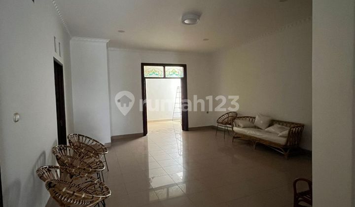 Spacious & Comfortable 6 BR Residence in East Jakarta with Complete Access Spacious & Comfortable 6 BR Residence in East Jakarta with Complete Access