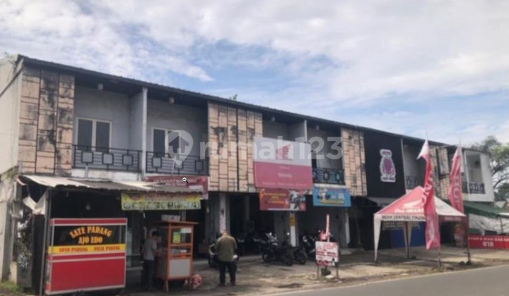 Warehouse for quick sale includes 8 shop units in Ciputat City. Warehouse for quick sale includes 8 shop units in Ciputat City.