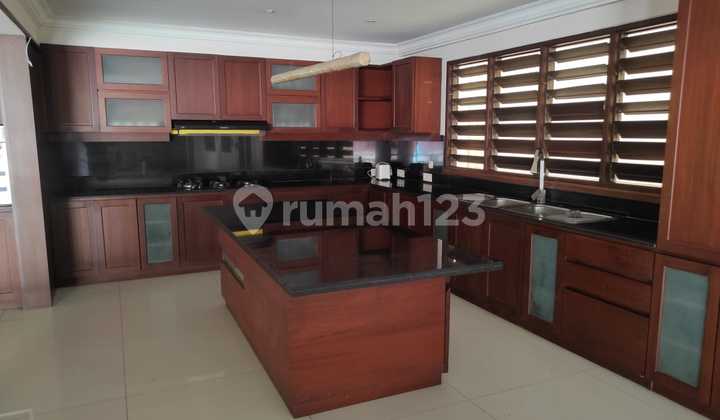 Villa Jual Lokasi Kerobokan