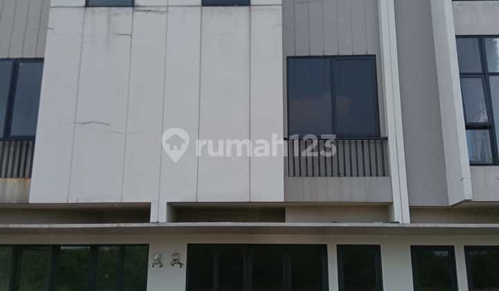 Quick Sale Gravitas A Type C Terraced Shophouse in Cikupa, 3 Floors Quick Sale Gravitas A Type C Terraced Shophouse in Cikupa, 3 Floors