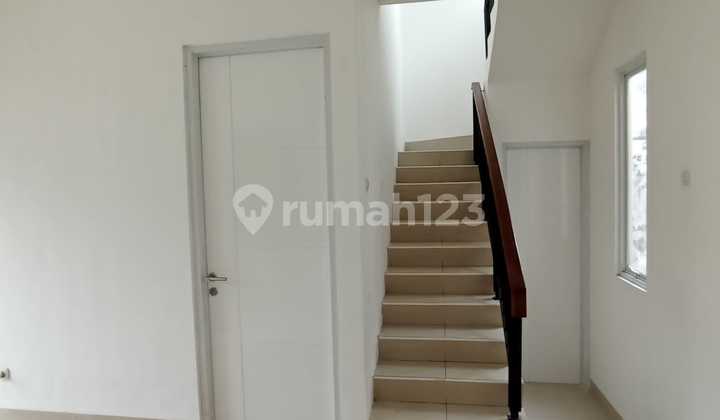 Dijual Rumah Dua Lantai di Cluster Bellefleur Citra Raya Dijual Rumah Dua Lantai di Cluster Bellefleur Citra Raya