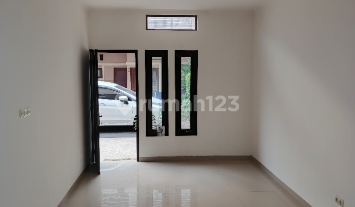Dijual Rumah Cluster 2 Lantai, Strategis 2