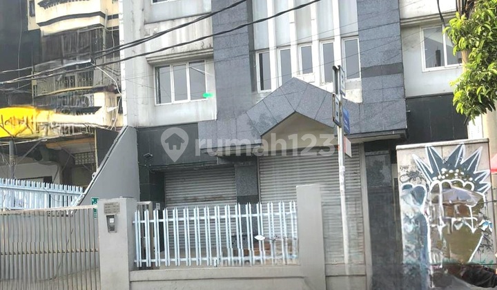 Hot Sale! Affordable 3-Unit Shophouse, 5 Stories, Adjoining, Tanjung Duren, West Jakarta - Neat and Nice. 1