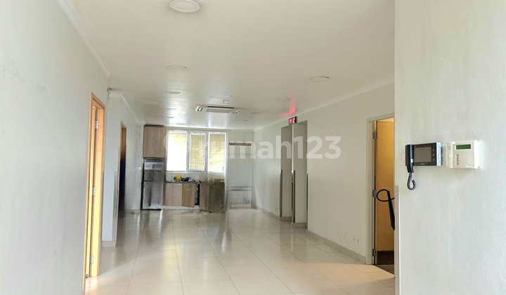 Hot Sale! Affordable 3-Unit Shophouse, 5 Stories, Adjoining, Tanjung Duren, West Jakarta - Neat and Nice. 2