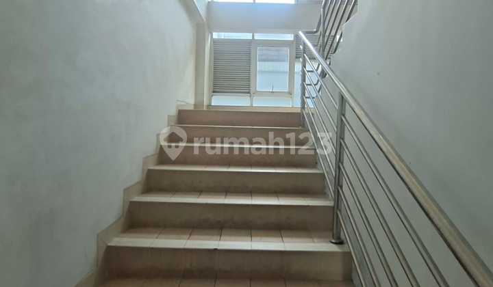 Cheap Boarding House Sale, Super Strategic on Raya Kemanggisan, West Jakarta Very Close to Binus, Esa Unggul & Mall Taman Anggrek, Two-Car Road Access 2